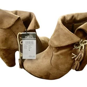 Rue 21 Suede feel bootie, very sexy size 8-9
